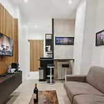 Nice Flat Close To Arc De Triomphe